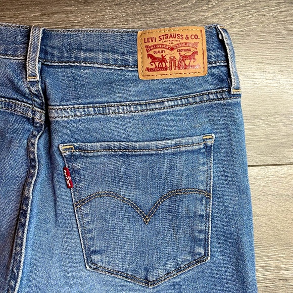 Woman’s 724 Levi jeans (high rise straight) - Picture 4 of 6